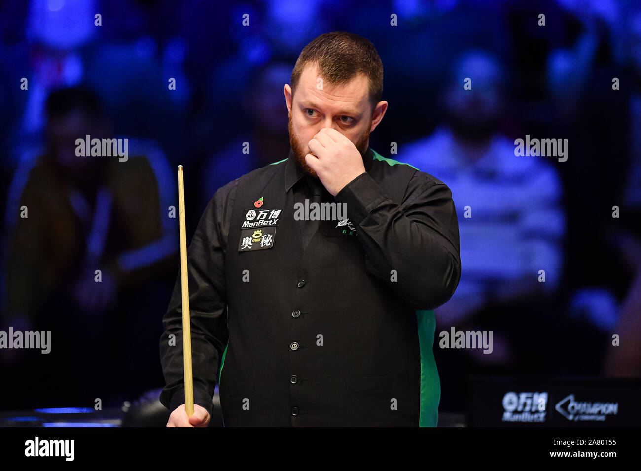 COVENTRY, Regno Unito. 05 Nov, 2019. Mark Allen vs Matteo Selt durante il giorno 2 del gruppo semi finali del 2019 ManBetx campione dei campioni al Ricoh Arena Martedì, Novembre 05, 2019 a Coventry in Inghilterra. Credito: Taka G Wu/Alamy Live News Foto Stock