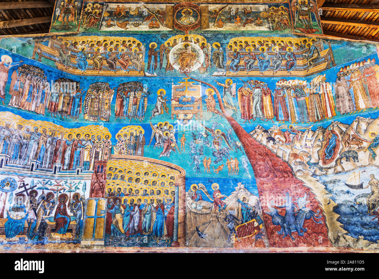 Il Monastero di Voronet, Romania. Il Giudizio Universale dipinto sulla parete occidentale. Foto Stock
