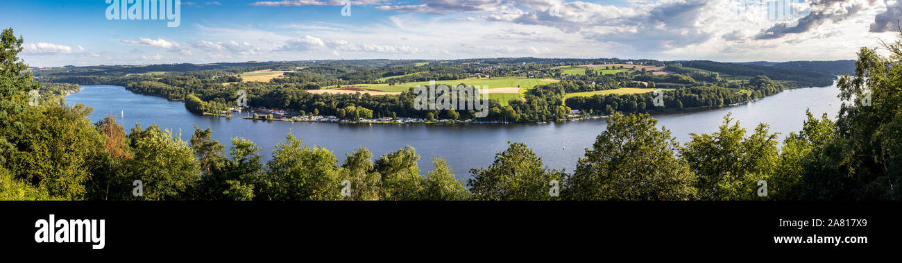 Vista sul lago di Baldeney a Essen, serbatoio della Ruhr, dal Korte cliff, Foto Stock