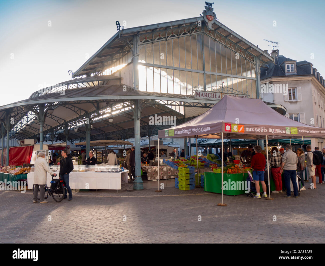 Europa, Francia, Chartres, mercato ortofrutticolo, Marche aux legumi Foto Stock