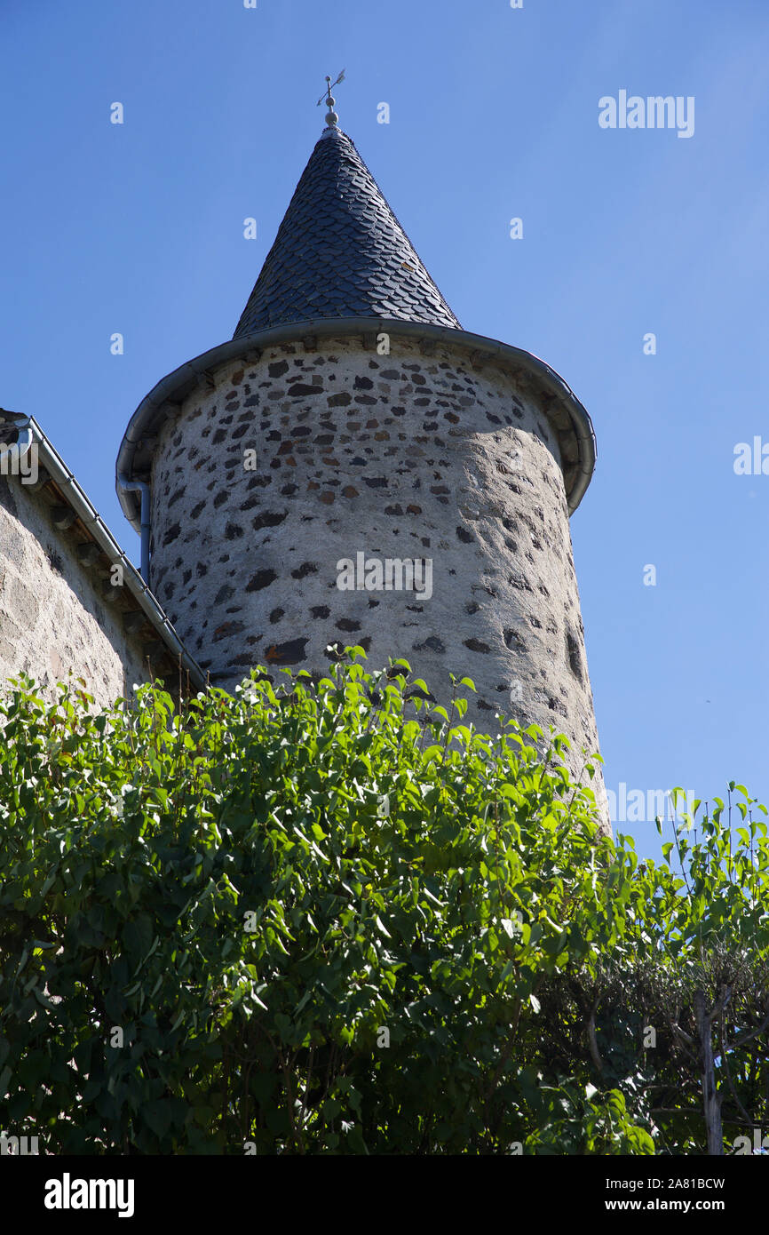 Tipica torre di pietra pepperpot, Francia Foto Stock