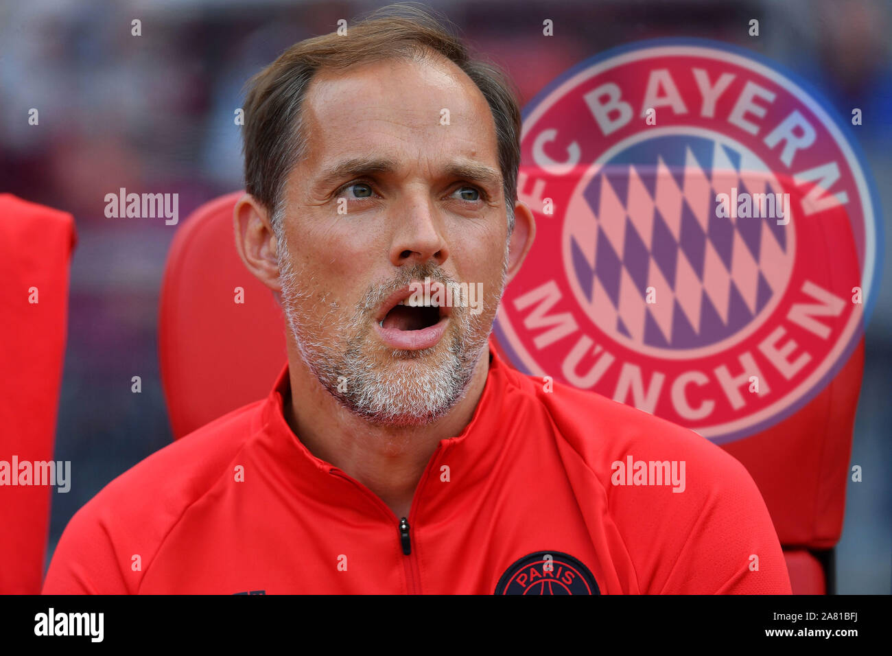 Norimberga, Deutschland. 6 Nov, 2019. Fotomontaggio: Thomas Tuchel apparentemente candidato desiderato per Kovac nachfolge archivio fotografico; Thomas TUCHEL (pullman PSG), immagine singola, un unico taglio motif, Ritratto, Ritratto, Ritratto. 1.FC Nuremberg-Paris Saint Germain (PSG) 1-1, a 20.07.2019 Max Morlock Stadion Nuernberg, amichevole, DFL REGOLAMENTI VIETANO QUALSIASI USO DI FOTOGRAFIE come sequenze di immagini e/o quasi-VIDEO. | Utilizzo di credito in tutto il mondo: dpa/Alamy Live News Foto Stock