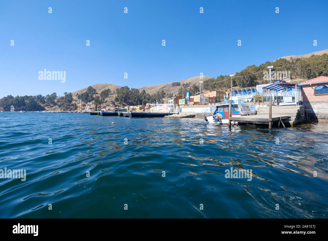 San Pablo de Tiquina sulle sponde dello stretto di Tiquina, Bolivia Foto Stock