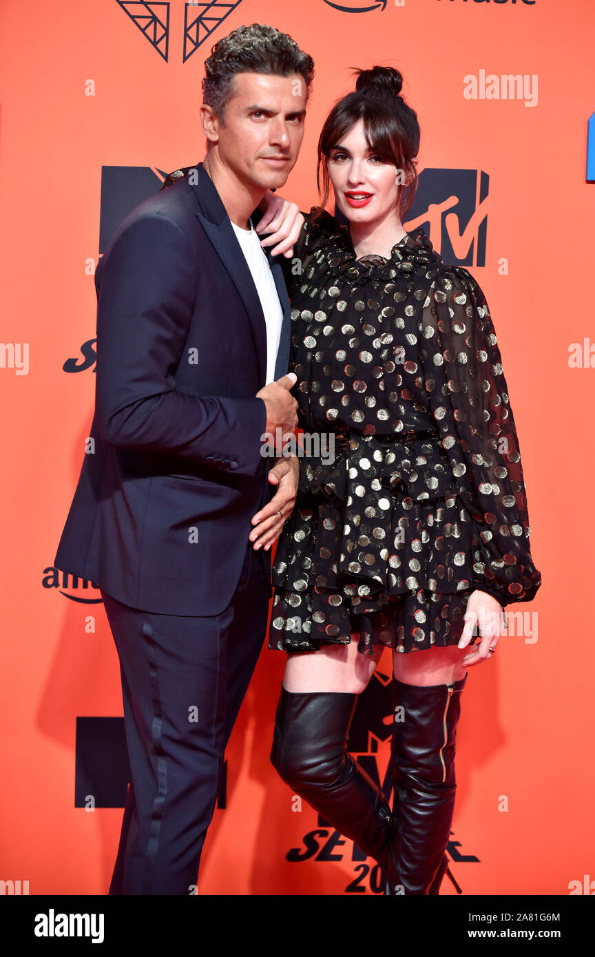 Paz Vega e suo marito Orson Salazar che frequentano gli MTV EMAs 2019 a FIBES Conference and Exhibition Center il 3 novembre 2019 a Siviglia, Spagna. Foto Stock