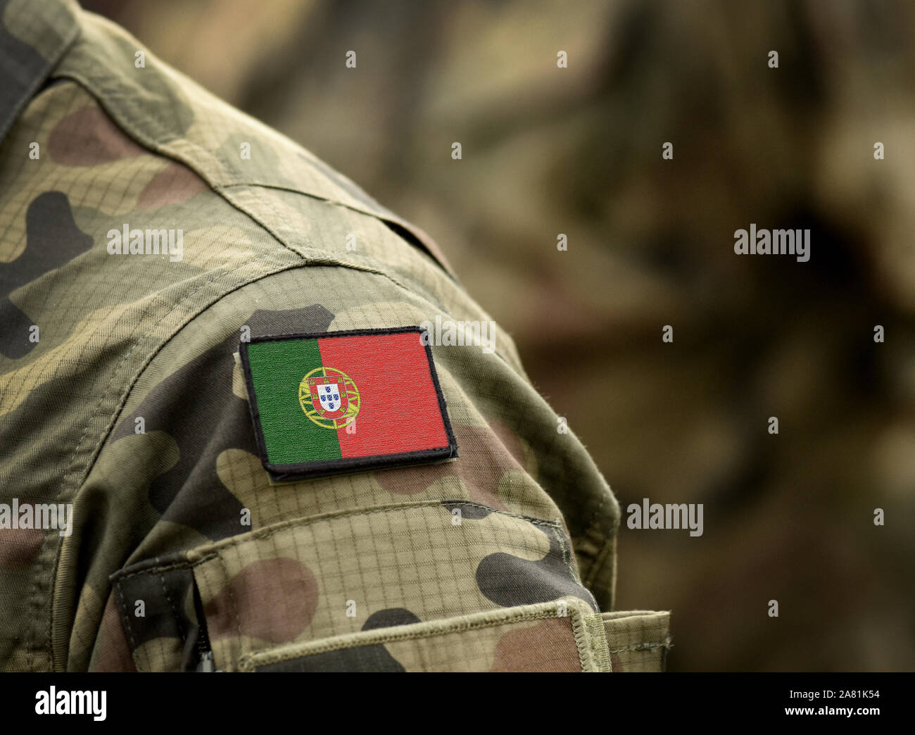 Bandiera del Portogallo in uniforme militare. Esercito, truppe militari. Collage. Foto Stock