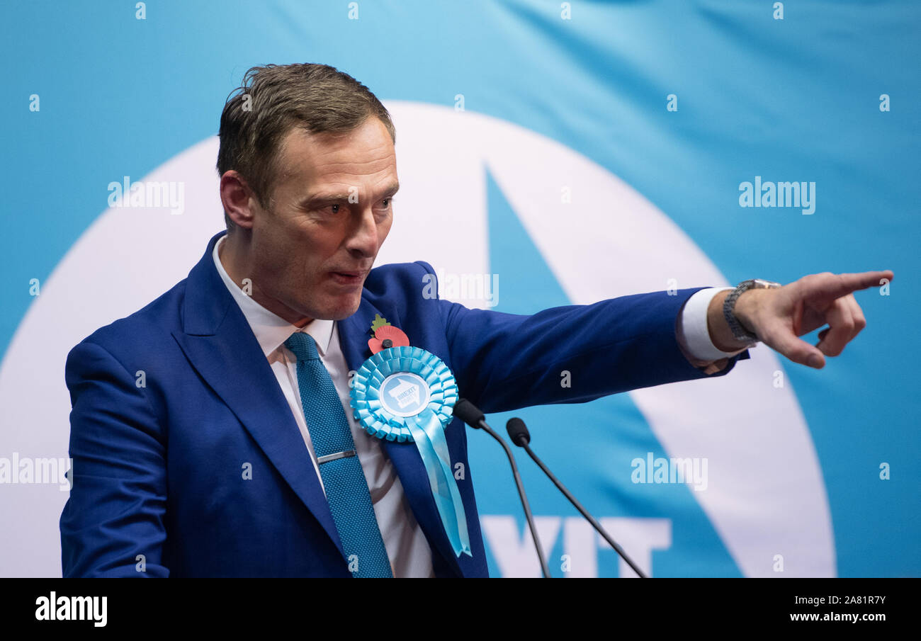 Partito Brexit potenziali candidati parlamentari ad Ashfield Martin Daubney durante un rally a Bentinck Colliery minatori benessere Club sociale nel Nottinghamshire. Foto Stock