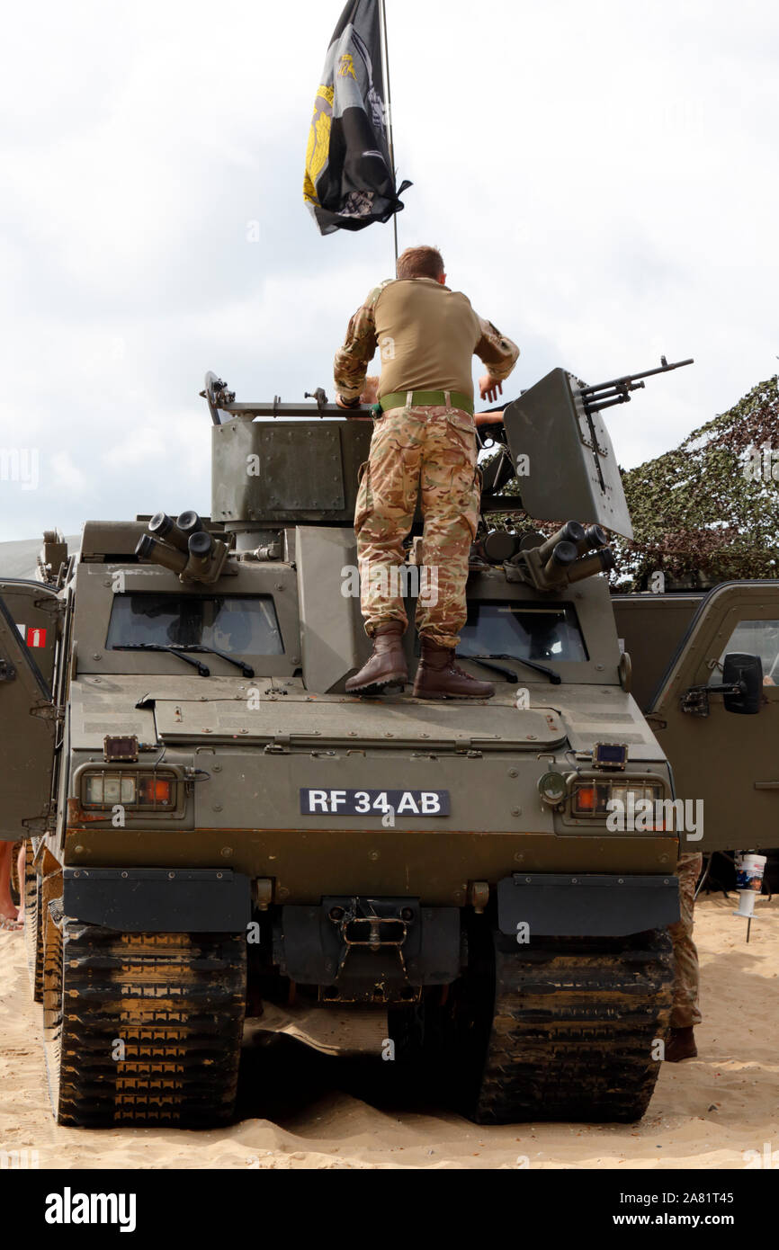 Una dimostrazione di veicoli militari da personale militare al Bournemouth Airshow 2019 Foto Stock