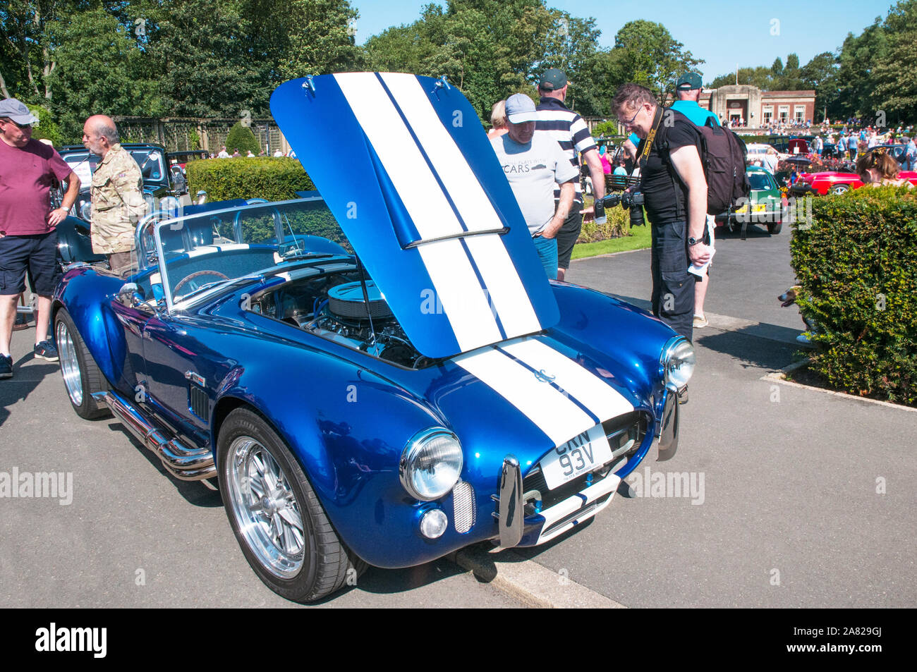 AK 427 kit AC Cobra in mostra presso il Classic Car Show nel Parco di Stanley Blackpool Lancashire England Regno Unito. Foto Stock
