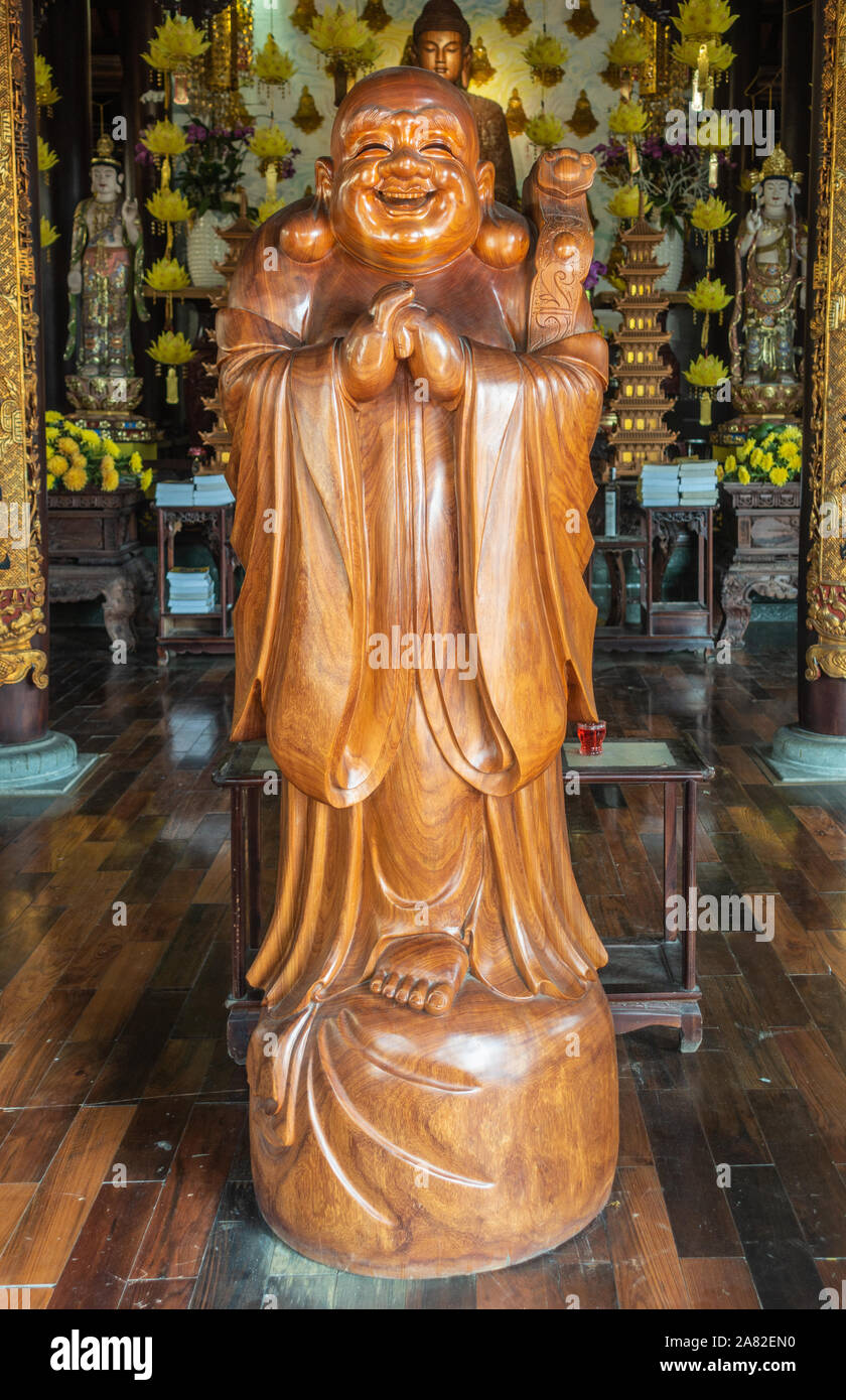 Buddha che ride di legno immagini e fotografie stock ad alta risoluzione -  Alamy