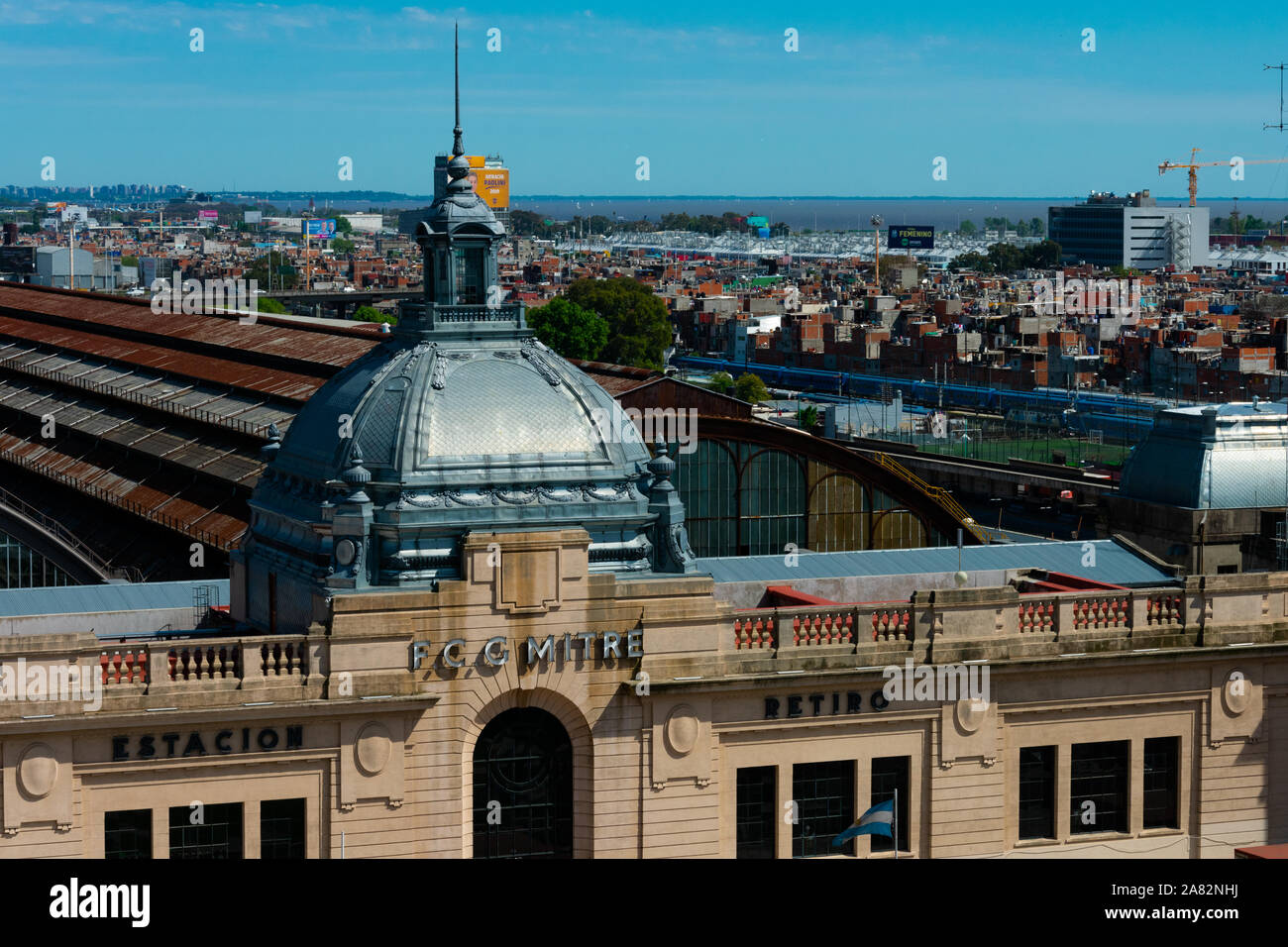 Buenos Aires, Argentina. Ottobre 26, 2019. Retiro Mitre stazione ferroviaria (Estacion de tren Retiro Mitre). Un terminus ferroviario situato nel distretto di Foto Stock