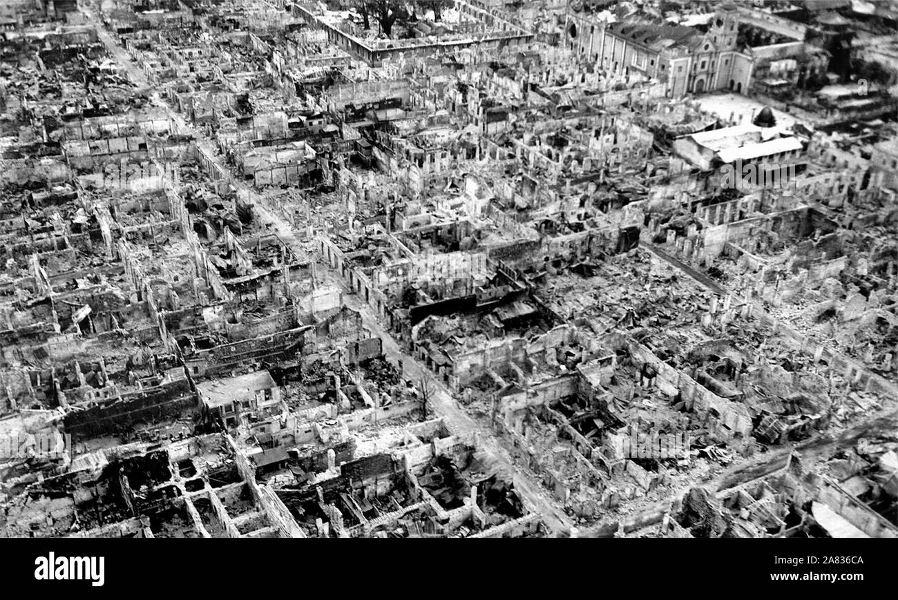 Distruzione alla città murata (Intramuros distretto) della vecchia Manila nel maggio 1945 - dopo la battaglia di Manila. Foto Stock