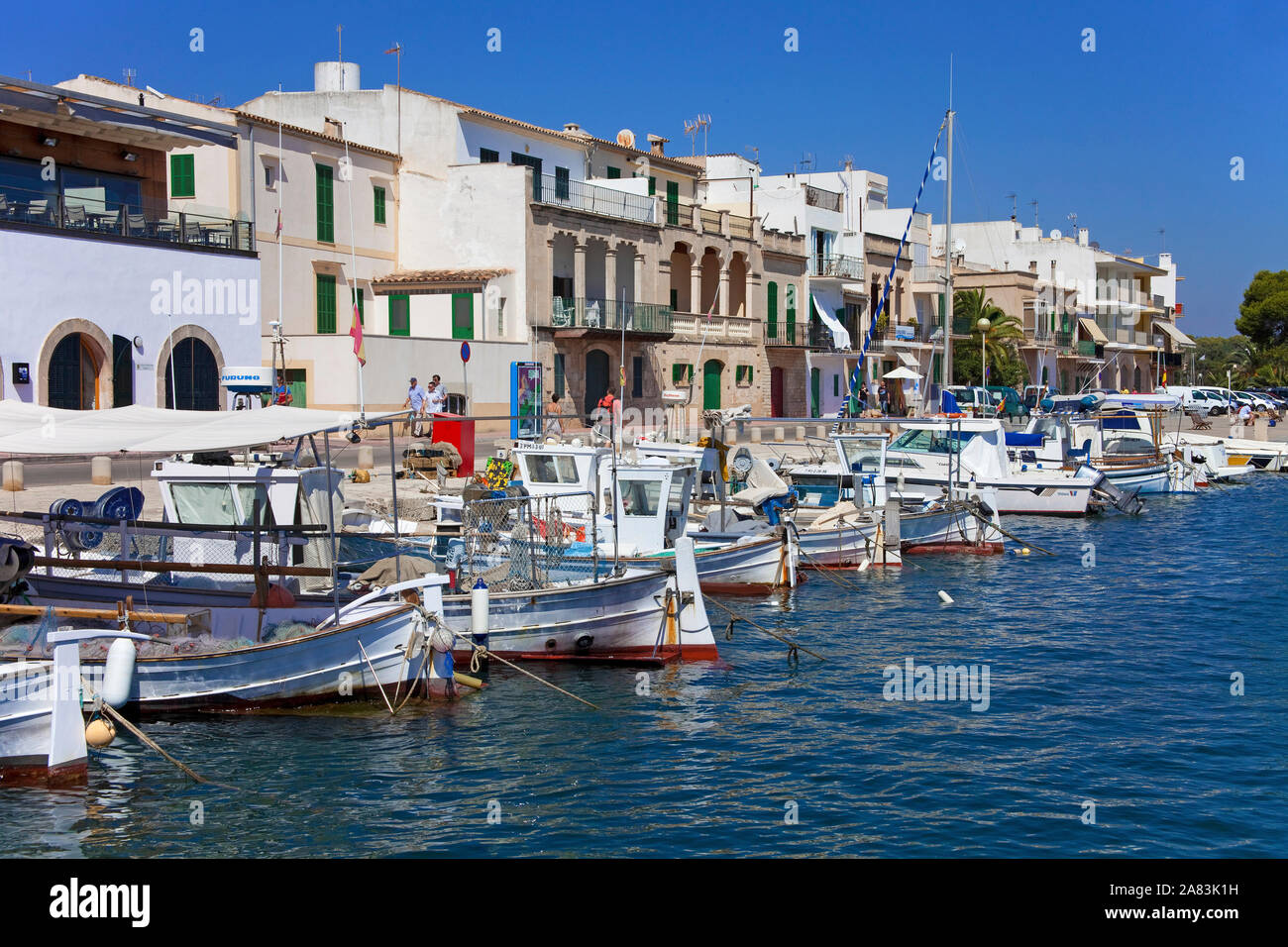Barche da pesca al porto storico di Porto Colom, Maiorca, isole Baleari, Spagna Foto Stock