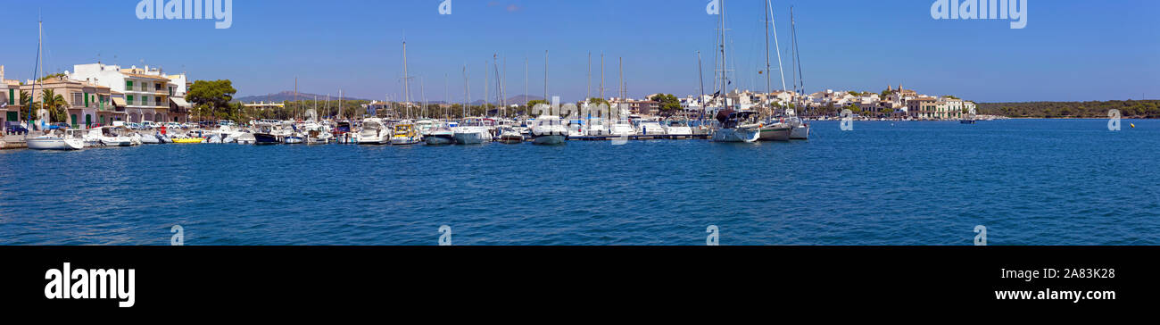 Imbarcazioni presso il porto di Porto Colom, Maiorca, isole Baleari, Spagna Foto Stock