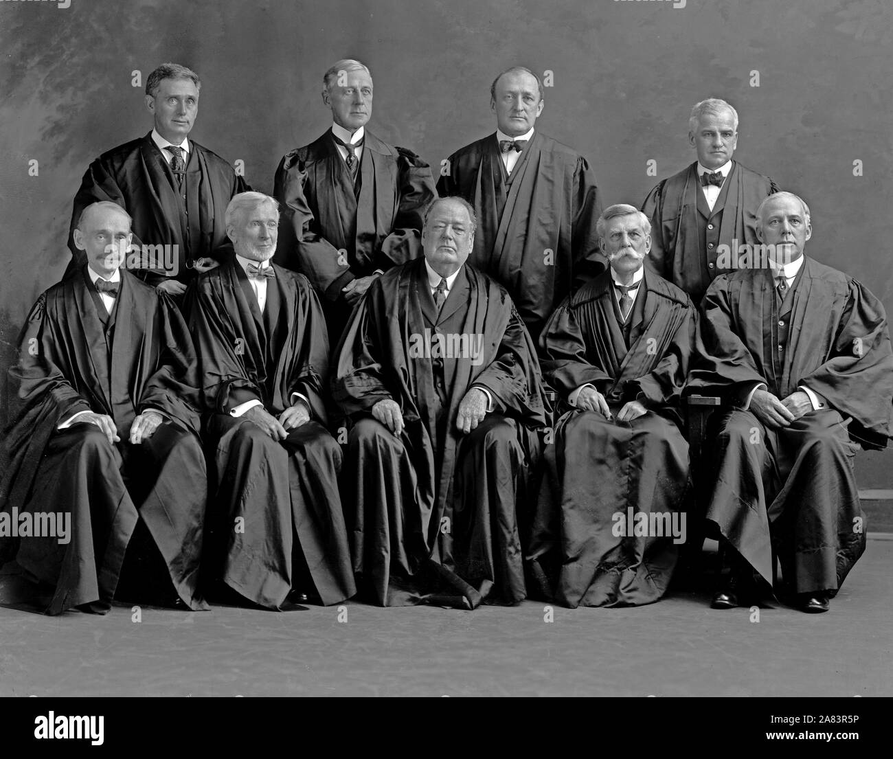 Chief Justice Edward led bianco Corte Suprema (bianco seduta prima fila centrale, Oliver Wendell Holmes alla destra di lui) ca. 1910s Foto Stock