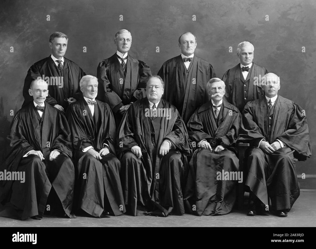 Chief Justice Edward led bianco Corte Suprema (bianco seduta prima fila centrale, Oliver Wendell Holmes alla destra di lui) ca. 1910s Foto Stock