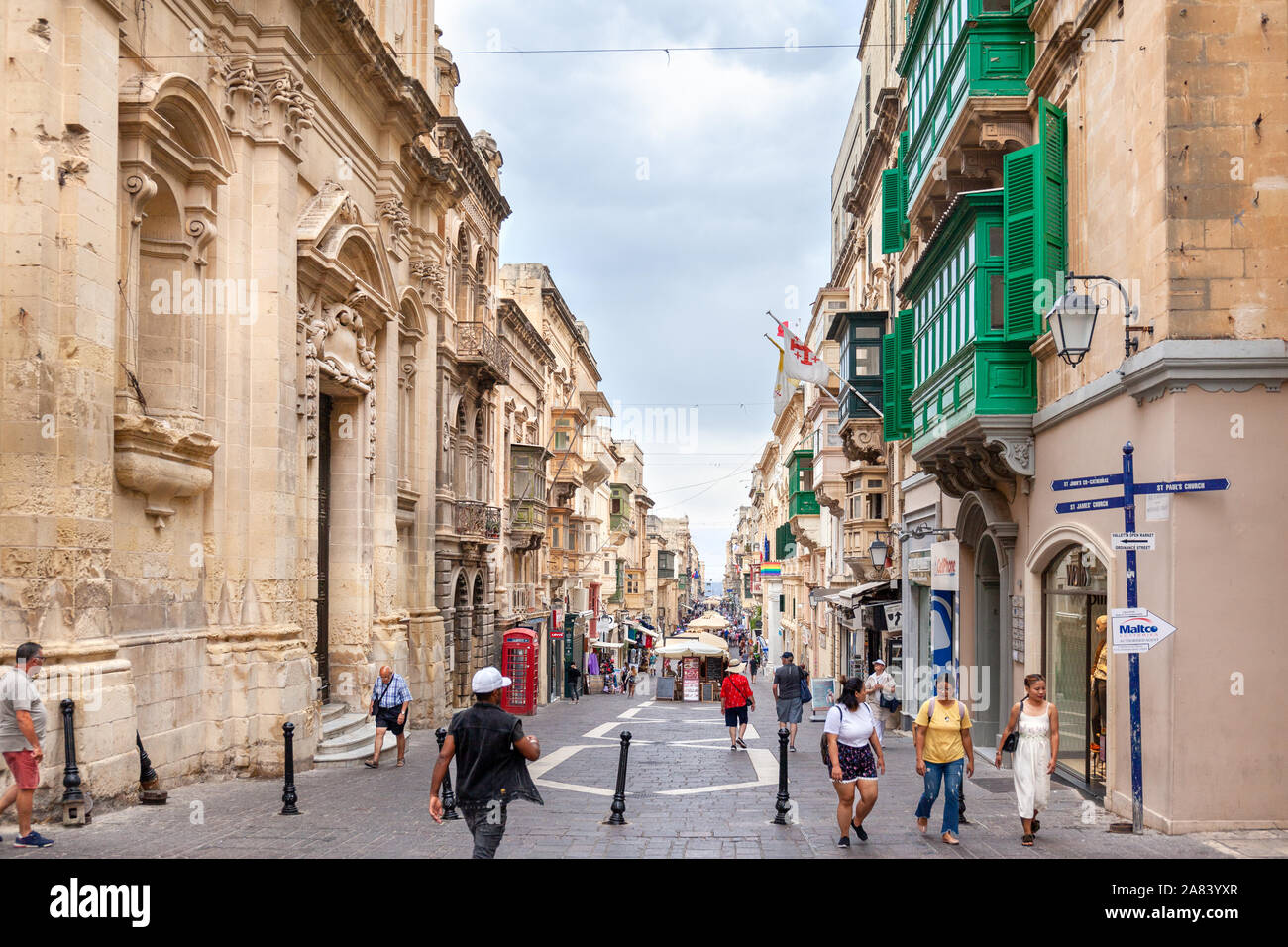 Streetview di tradizionale balcone Maltese, Valletta, Malta Foto Stock