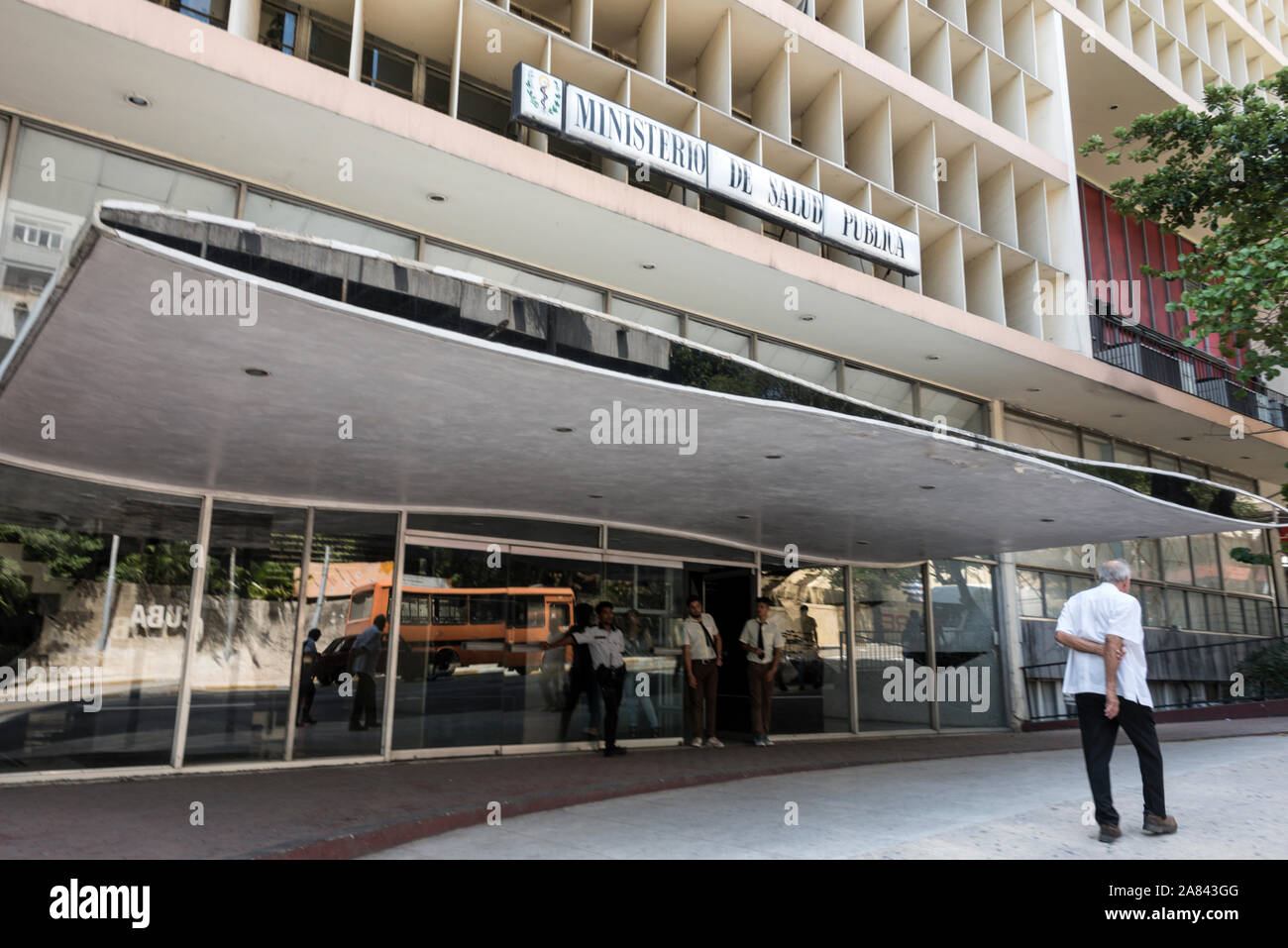 Ministero cubano della sanità pubblica - Ministirio de Salud Publica su Avenida 23, Vedad all Avana, Cuba Foto Stock