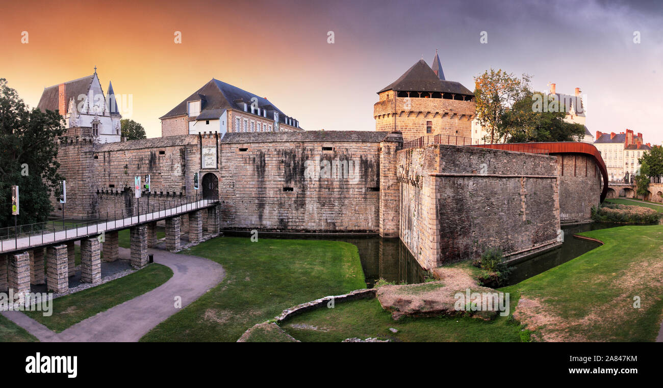 Castello Ducs de Bretagne con arcobaleno, Nantes - Francia Foto Stock