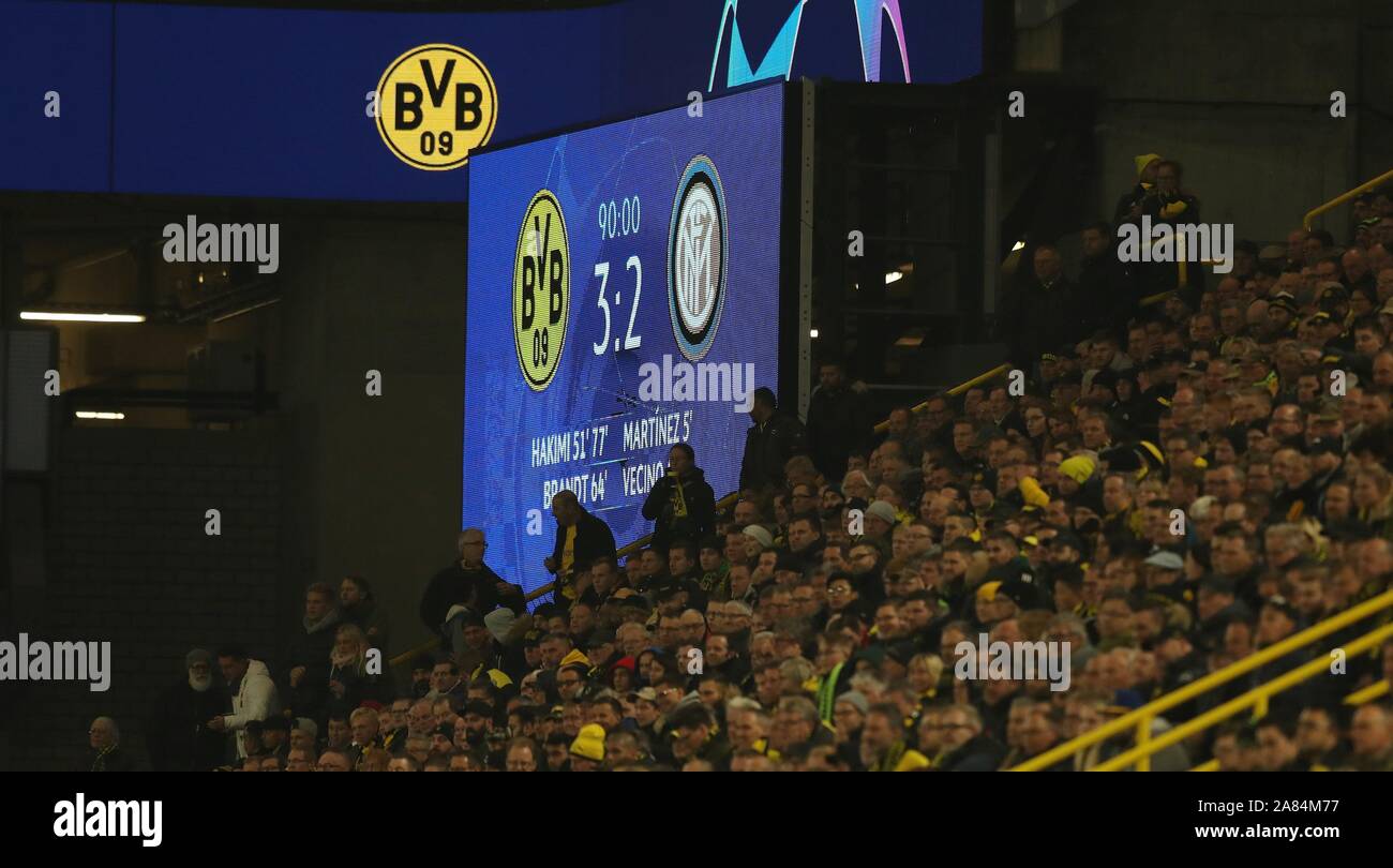 Dortmund, Deutschland. 6 Nov, 2019. firo: 05.11.2019 Calcio, 2019/2020  Champions League: BVB Borussia Dortmund - Inter Milan 3: 2 tabellone,  risultato | Utilizzo di credito in tutto il mondo: dpa/Alamy Live News Foto  stock - Alamy