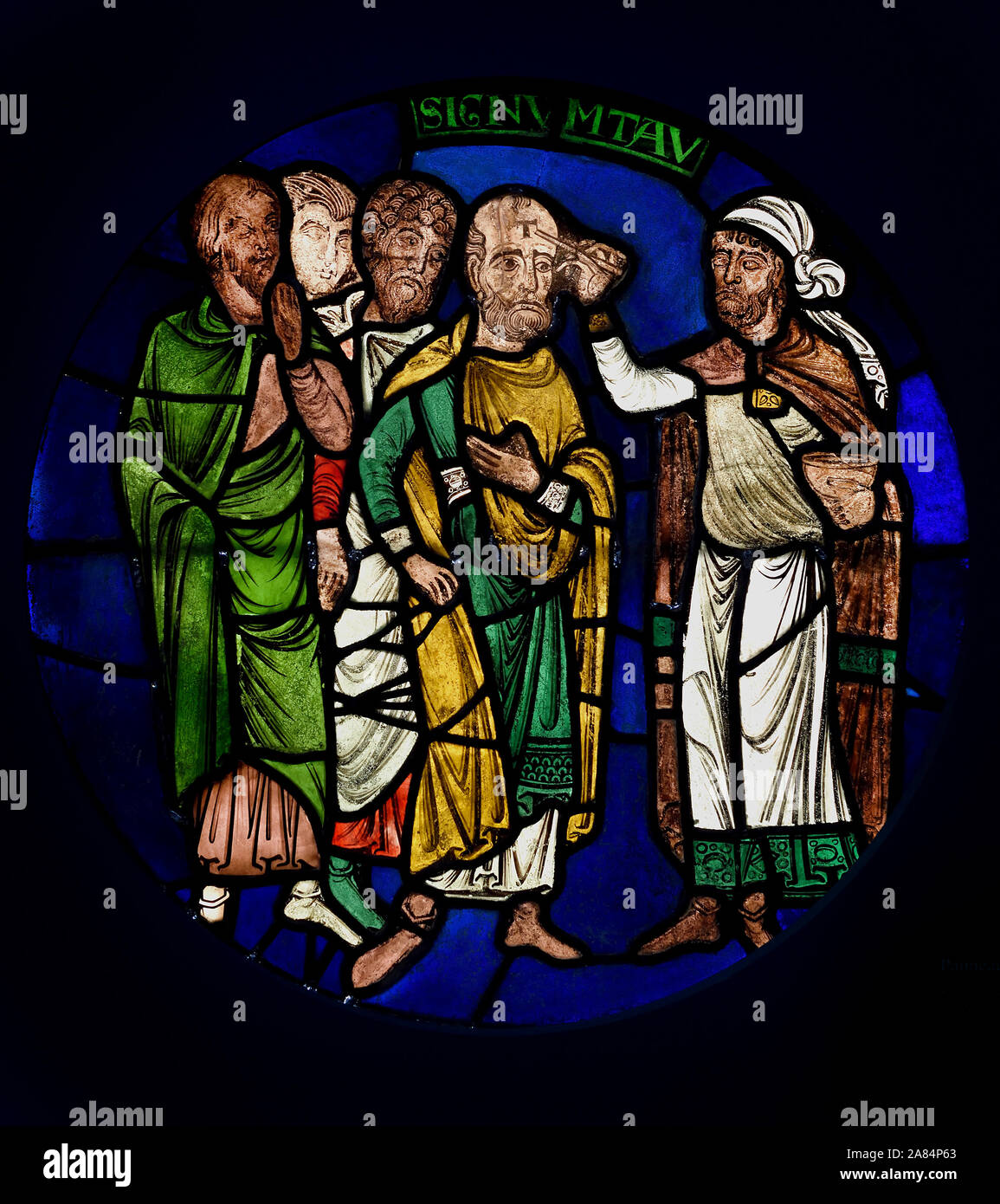 Il vetro macchiato pannello: il segno del Tau (abside della chiesa abbaziale di Saint-Denis, 1140-1144) Museo di Cluny - Museo Nazionale del Medioevo, parigi, francia, francese. Foto Stock