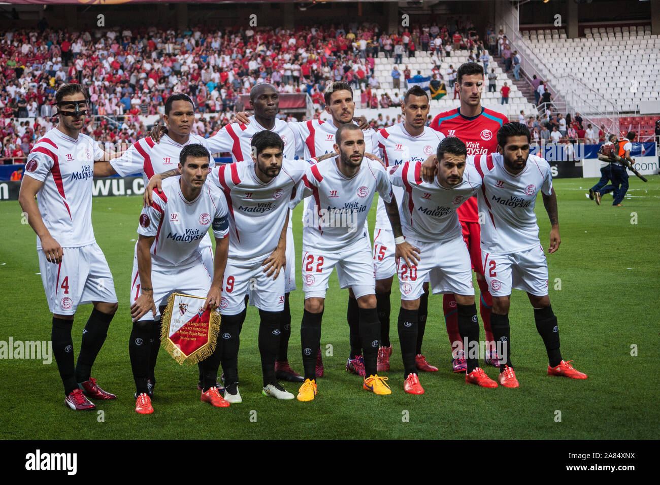 Line-up di Sevilla FC prima della partita di Europa League (semifinale, 1º gamba) tra Sevilla FC e la Fiorentina al Ramon Sanchez Pizjuan Stadium il 7 maggio, 2015 a Siviglia, Spagna Foto Stock