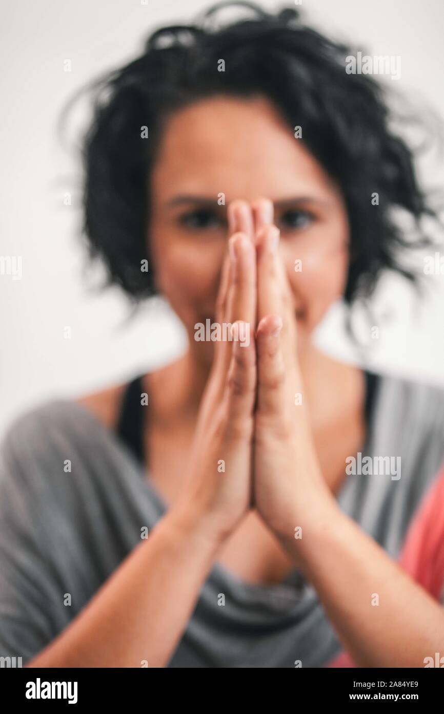 Esperti di yoga e meditazione insegnante Foto Stock