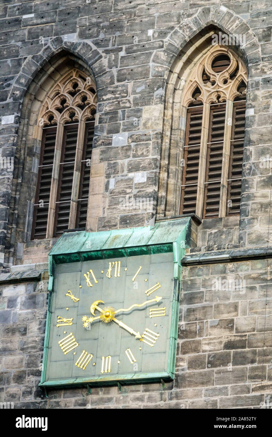Orologio sulla Torre Rossa, Roter Turm Halle Saale Germania orologio Foto Stock