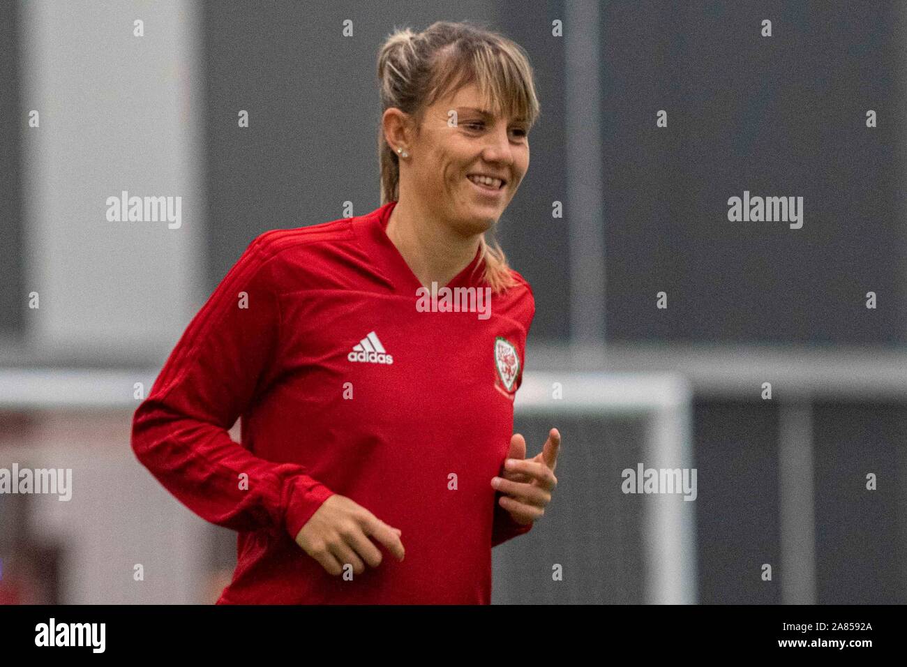 Cardiff, Galles 6/11/19. Le donne del Galles la formazione a RSU Sports Park davanti a loro UEFA Euro Qualifier contro l'Irlanda del Nord. Lewis Mitchell/YCPD. Foto Stock