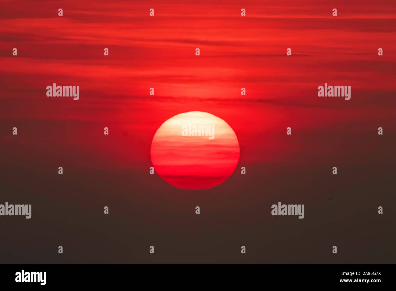Big Sun, Sun di Cielonube al bel tramonto Foto Stock