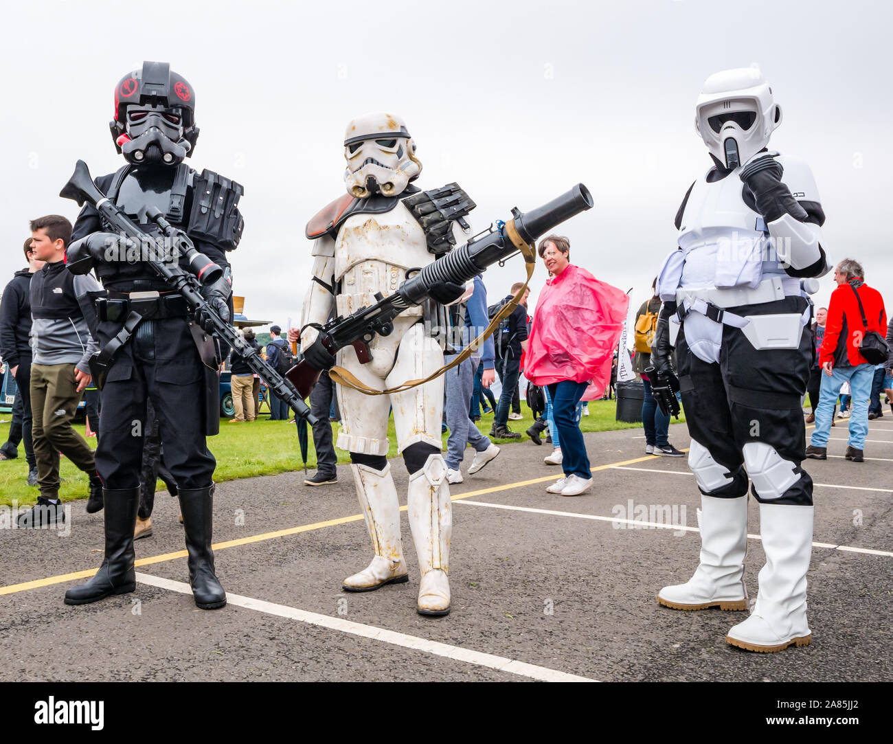 Star Wars personaggi come Darth Vader & Stormtroopers intrattenere gli spettatori a airshow nazionale, East Fortune, East Lothian, Scozia, Regno Unito Foto Stock