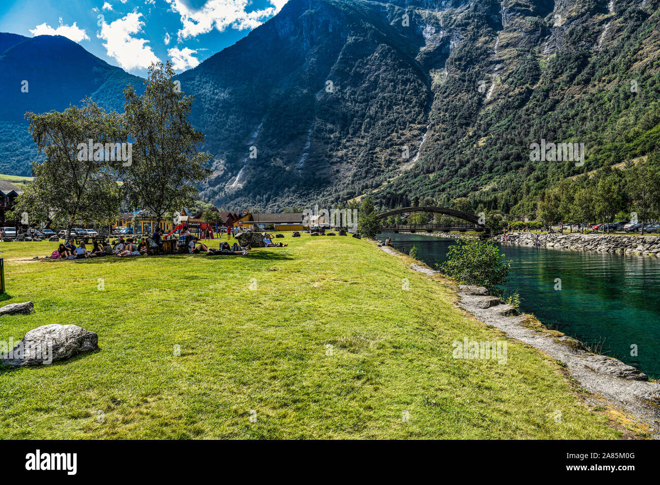 La Norvegia. Norvegia. Il villaggio di Flam lungo Aurlandsfjord Foto Stock