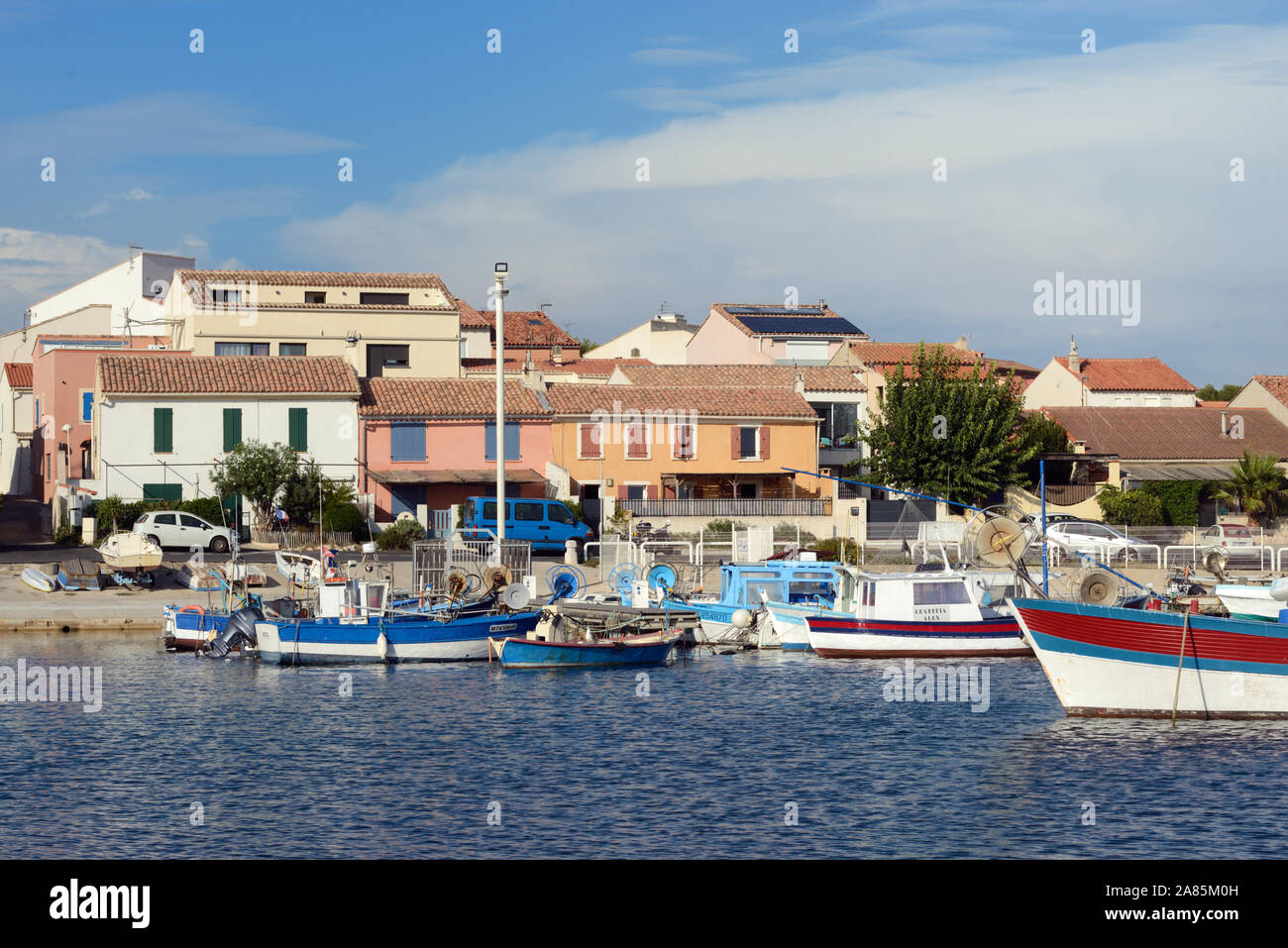 Carro porto da pesca e le imbarcazioni da pesca Martigues sulla Costa Azzurra o la Côte bleue Provence Francia Foto Stock