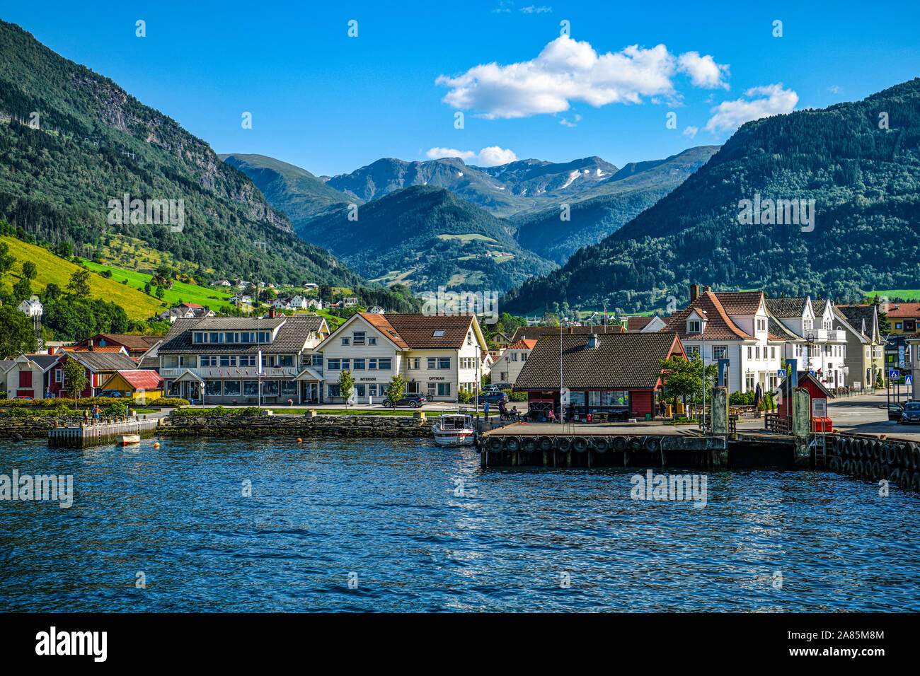 La Norvegia. Norvegia. Il villaggio di Vik lungo Sognefjord Foto Stock