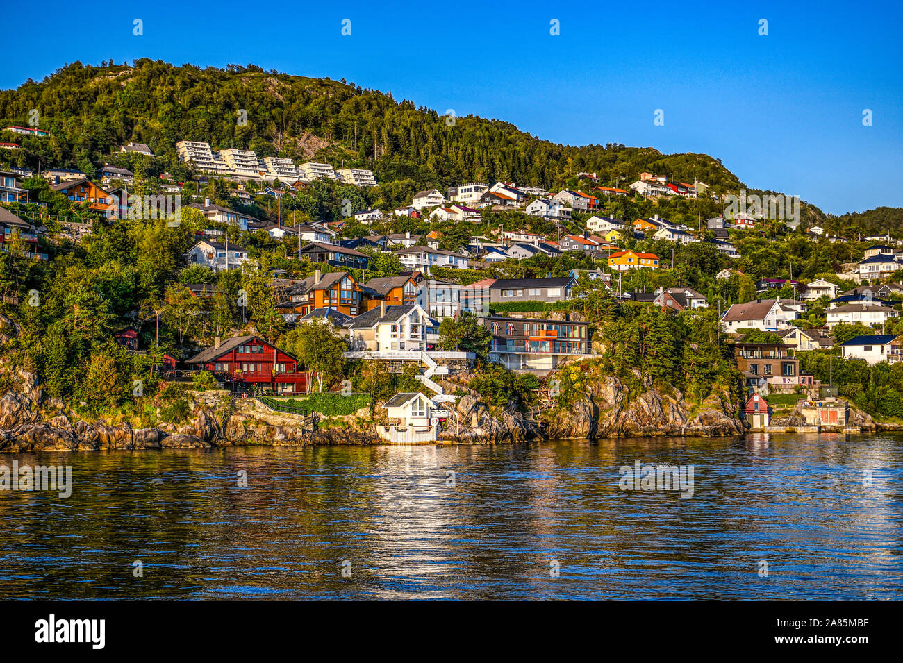 La Norvegia. Norvegia. Alloggiamento sulla costa nord di Bergen Foto Stock