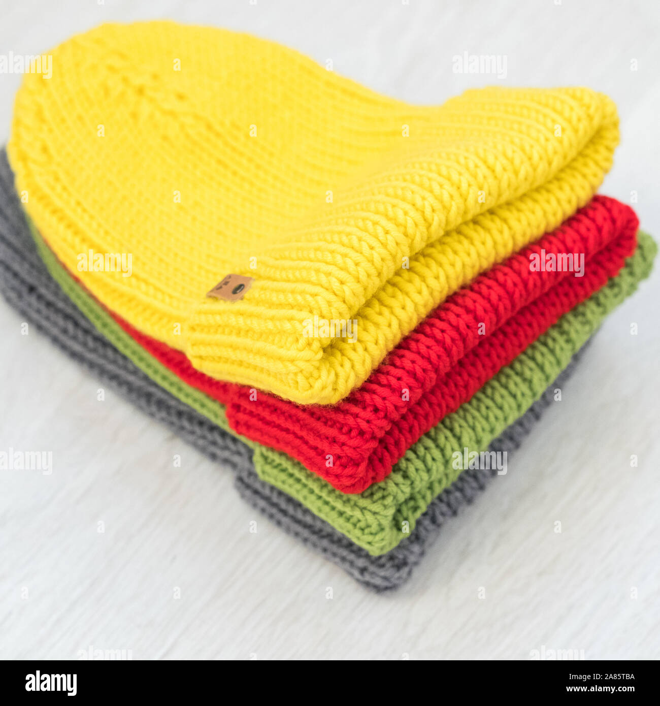 Accogliente insieme a maglia di cappelli Foto Stock