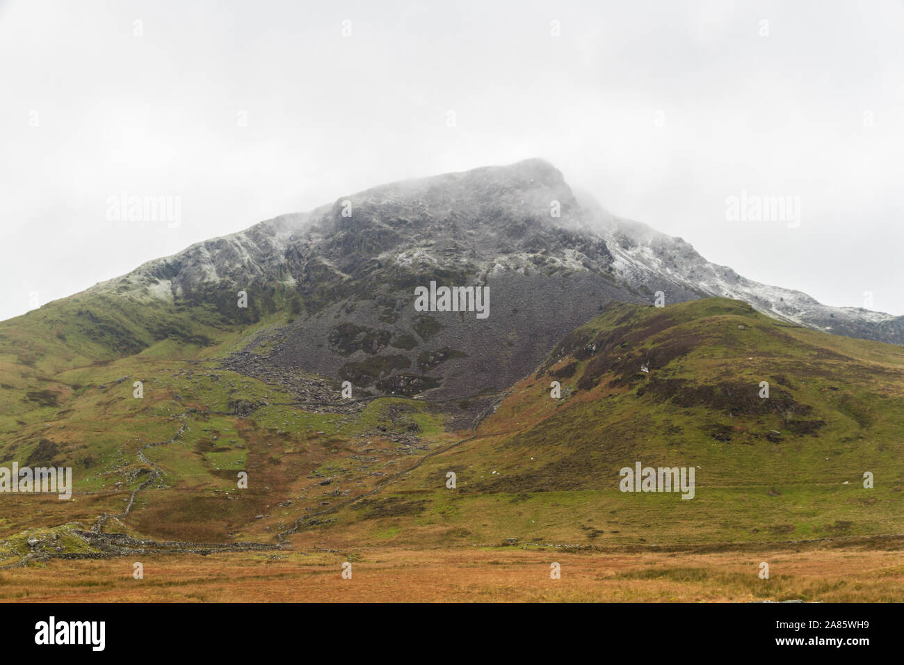 Bella Snowdonia Mountain con neve, Mynydd Drws-y-coed, Rhyd Ddu, Snowdonia, il Galles del Nord, Gwynedd, paesaggio Foto Stock