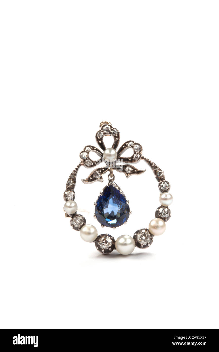 Belle Époque di zaffiro, diamanti e perle ribbon bow hoop spilla. Foto Stock