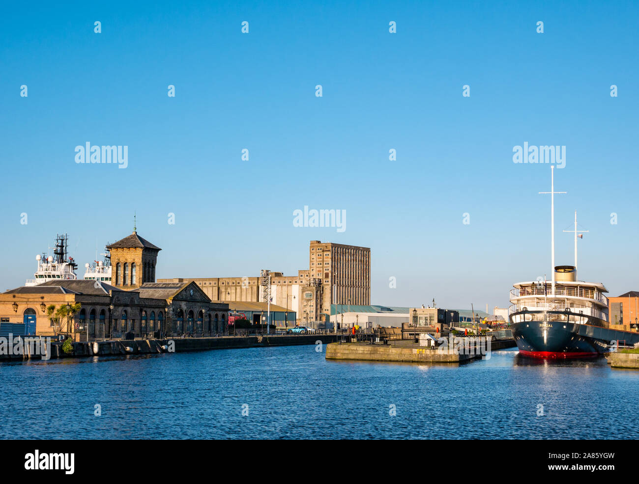 Fingal Edinburgh luxury hotel galleggiante nel dock, Leith Harbour, Edimburgo, Scozia, Regno Unito Foto Stock