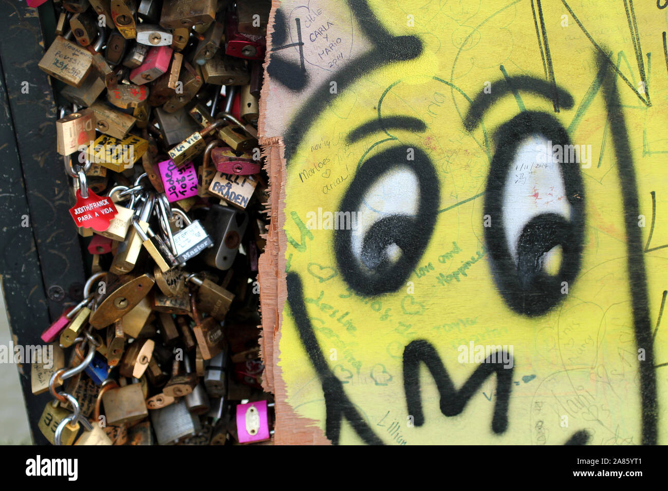 Blocca Le Pont des Arts Parigi Foto Stock