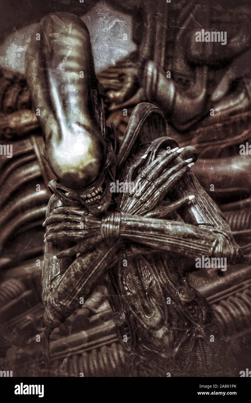 Un commercialmente disponibile modello della creatura dalla science fiction film horror Alien, progettato dallo svizzero surealist artista Giger. Foto Stock