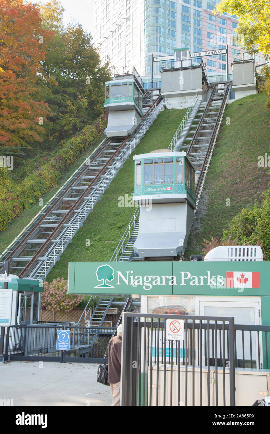 La pendenza diminuisce ferroviarie, originariamente noto come le Cascate Horseshoe inclinare una funicolare nella città di Niagara Falls, Ontario, Canada. È Foto Stock