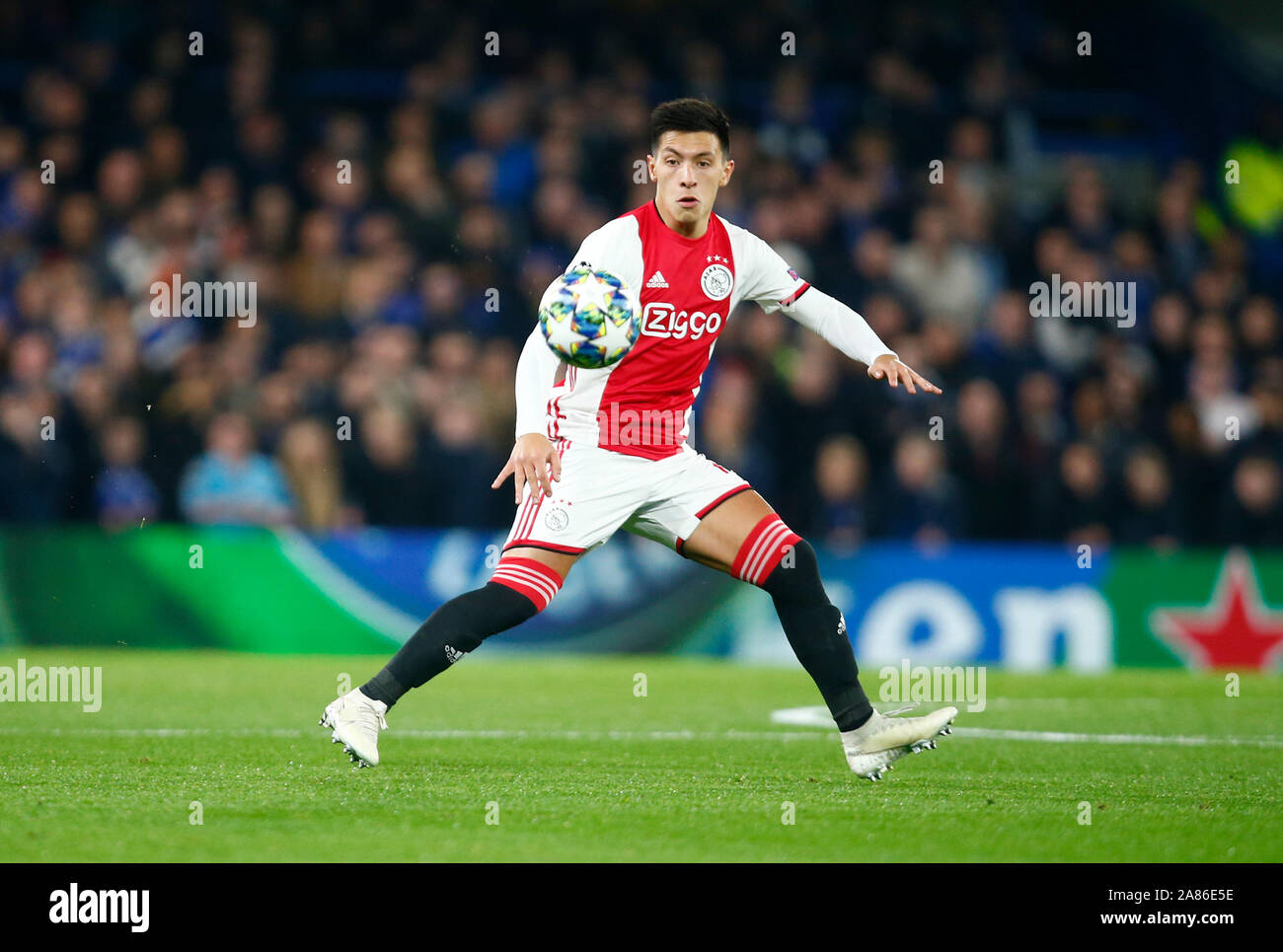 Londra, Regno Unito. Novembre 05 Lisando Martinez di Ajax durante la Champion League Gruppo H tra Chelsea e Alax presso la Stanford Bridge Stadium , Lond Foto Stock