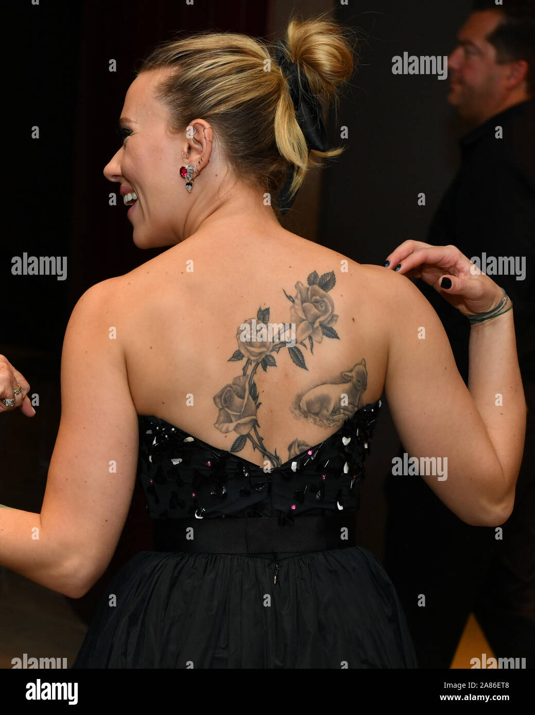 Scarlett Johansson, tattoo dettaglio. 'Matrimonio Story' premiere del film, arrivi, 57th New York Film Festival, Stati Uniti d'America - 04 Ott 2019 Foto Stock