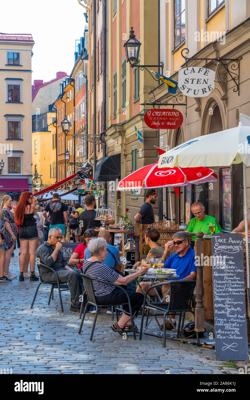 Negozi,negozi e ristoranti nella città vecchia di Gamla Stan a Stoccolma, Svezia. Foto Stock