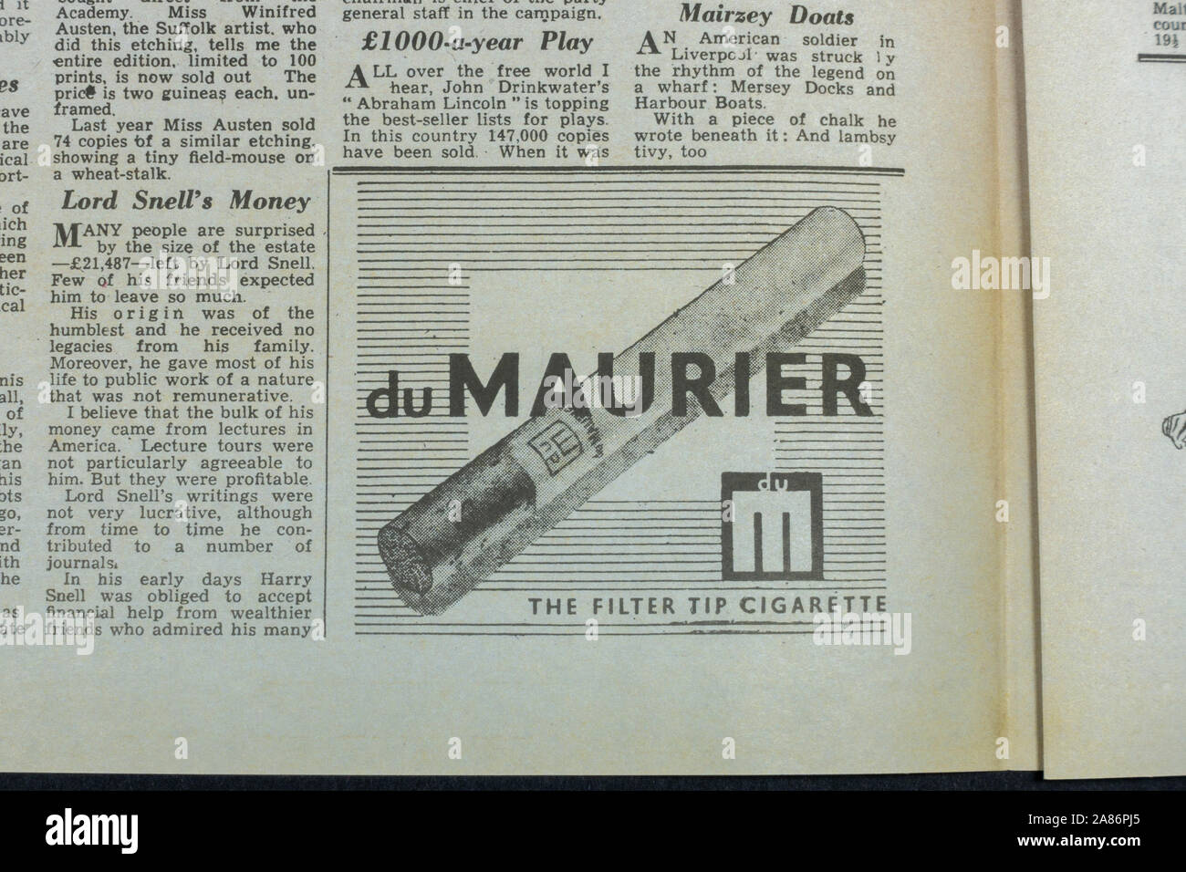 Du Maurier sigaretta con filtro annuncio della sera giornale Standard (replica) il 6 giugno 1944. Foto Stock