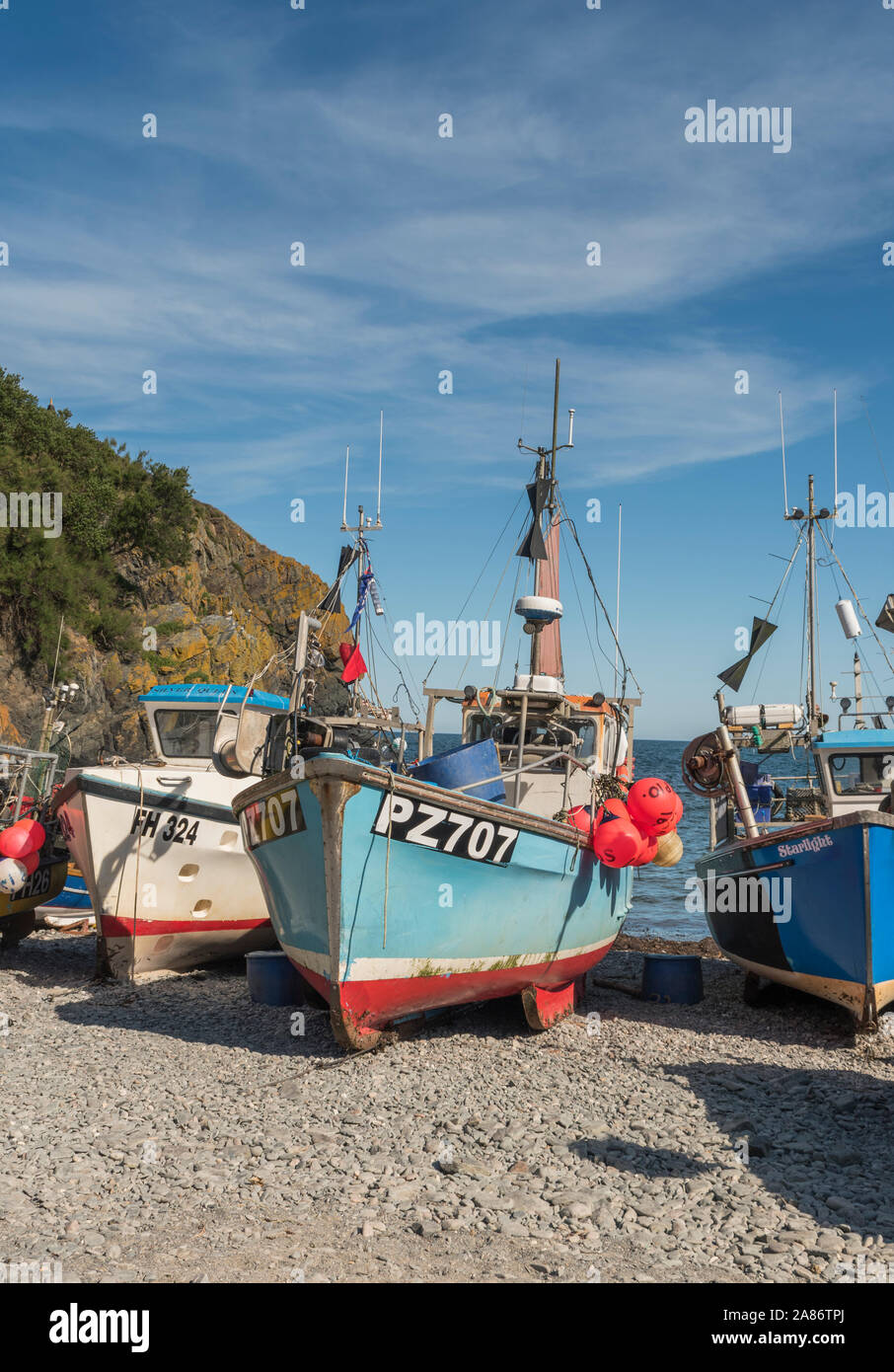 Il grazioso villaggio di pescatori di Cadgwith sulla penisola di Lizard, Cornwall Foto Stock
