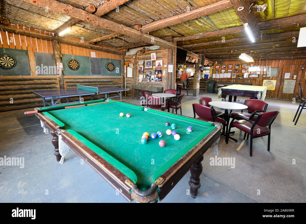 Tavolo da biliardo e giochi all'interno del Club iconica nella macchia, la Grawin, Queensland, QLD, Australia Foto Stock