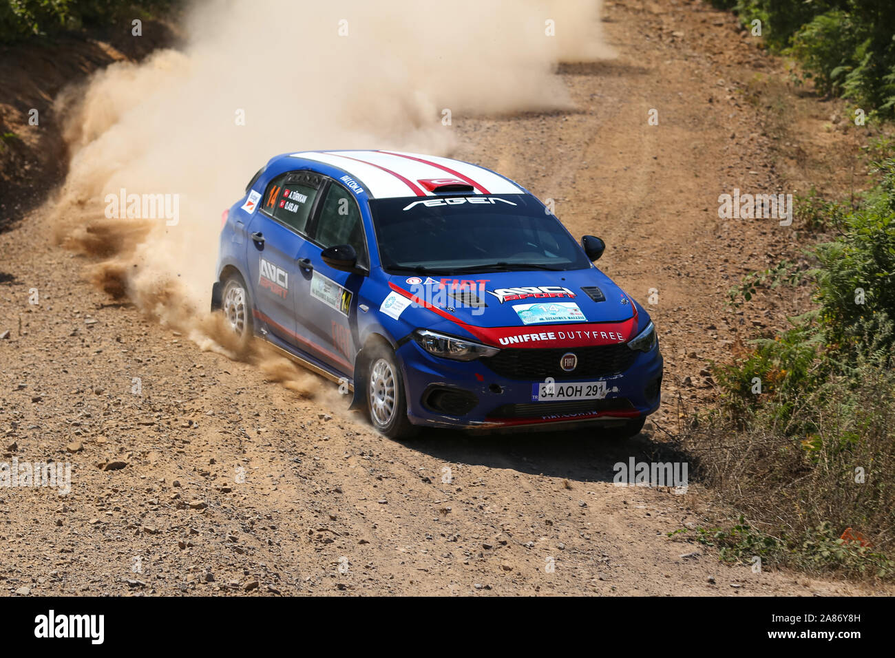 ISTANBUL, Turchia - Luglio 07, 2019: Ali Turkkan rigidi Egea Fiat HB1.4 T-Jet in Istanbul Rally Foto Stock