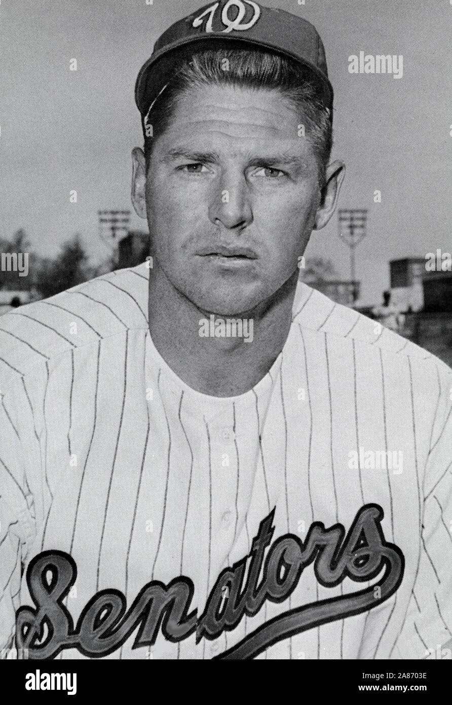 Vintage in bianco e nero foto souvenir di Major League Baseball player Frank Howard con i senatori di Washington circa 1960s. Foto Stock