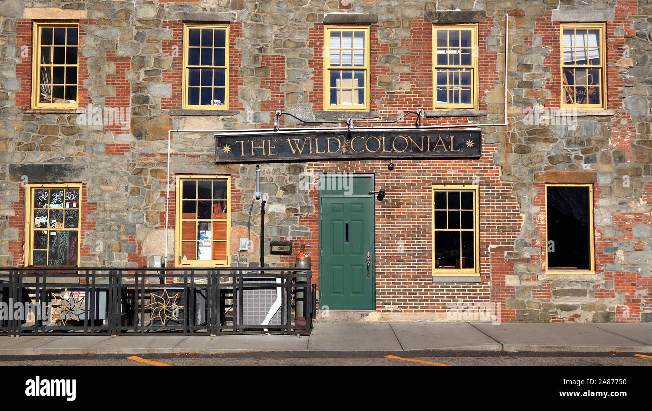 Wild Colonial Tavern, 250 South Water Street, Providence, Rhode Island. Esterno di un bar irlandese a Fox Point. Foto Stock